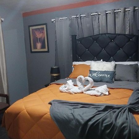 Tashari-Dae Inn Luxury Suite Мандевілль Екстер'єр фото